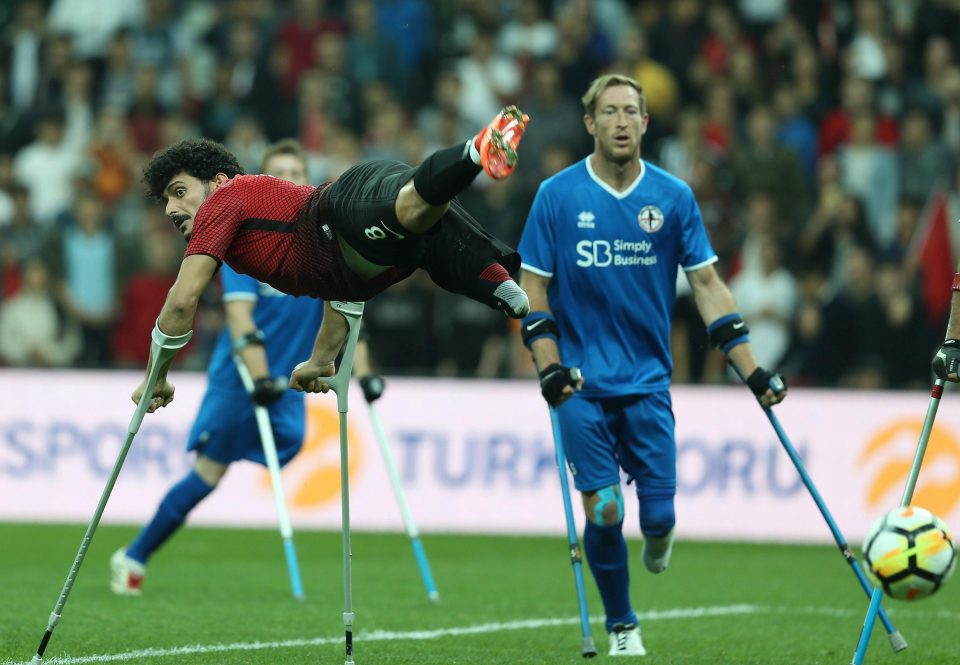 یاریزانانی هەڵبژاردەی بێ پەلانی تورکیا و ئینگڵاند